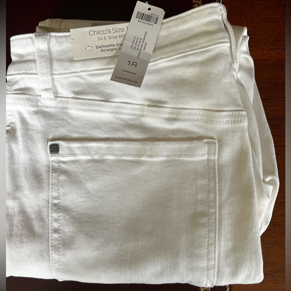 Chico's NWT DefineMe Alabaster Denim Pants, Size 1 30” waist,26.5” inseam